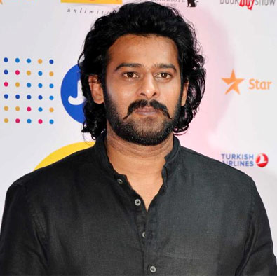 young rebal star prabhas,baahubali2 movie,bollywood,director ss rajamouli  ఆ దిశగా కసరత్తులు చేస్తోన్న ప్రభాస్‌..! 